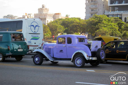 Most of the old 30s-era Ford cars in Cuba are actually fiberglass replicas on Volkswagen platforms. But not this cab. This is a real 1930 Model A coupe with rumble seat!